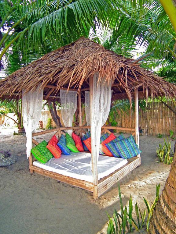 Cooper'S Beach Resort Lucbuan Εξωτερικό φωτογραφία