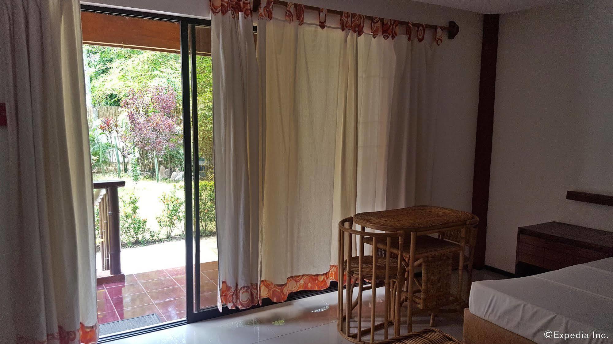 Cooper'S Beach Resort Lucbuan Εξωτερικό φωτογραφία
