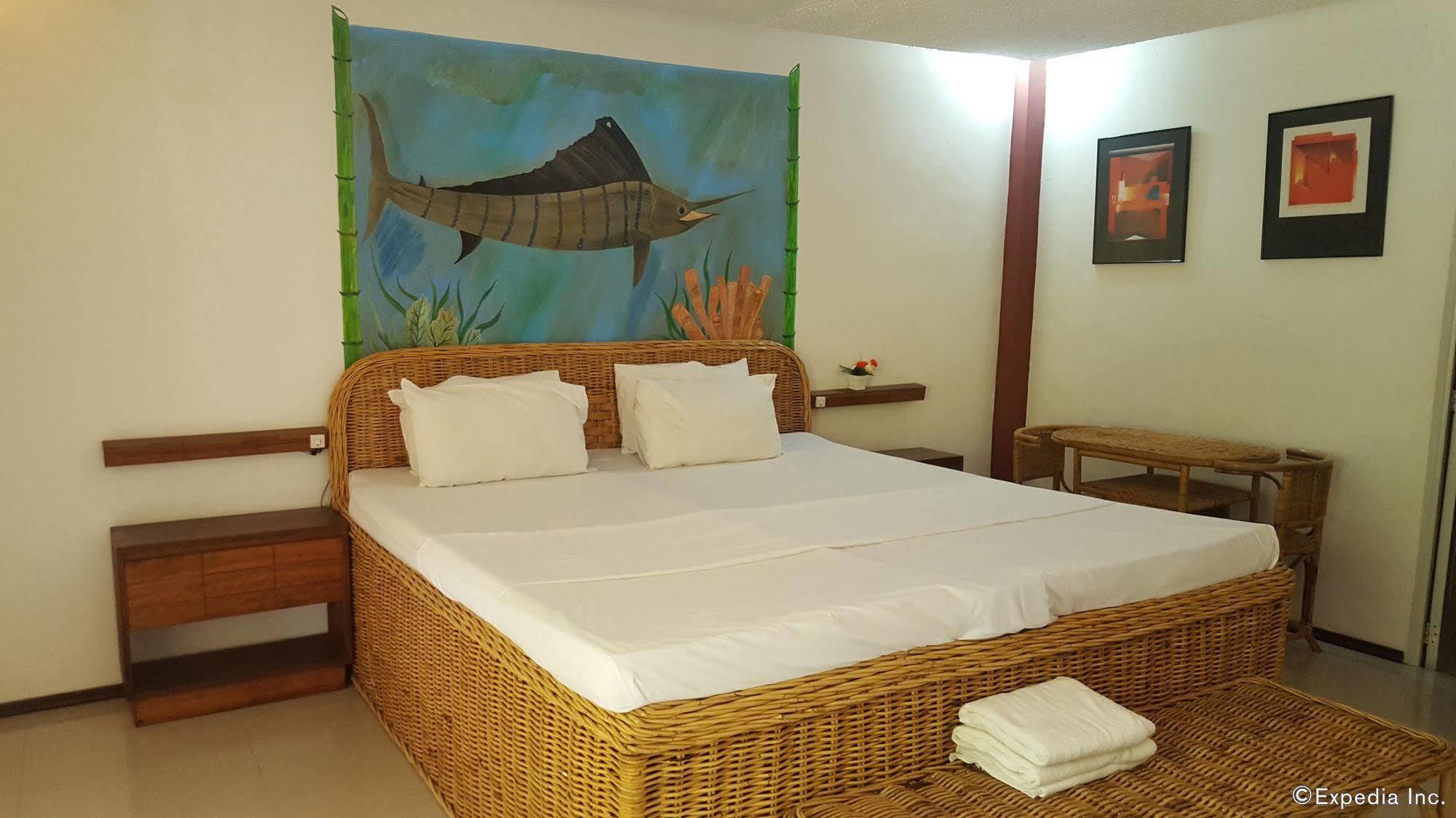 Cooper'S Beach Resort Lucbuan Εξωτερικό φωτογραφία