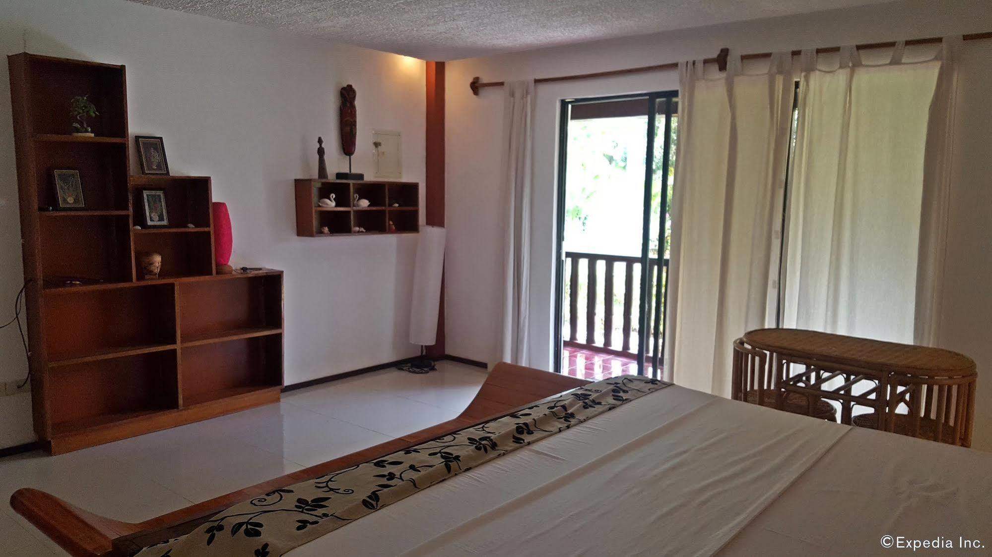 Cooper'S Beach Resort Lucbuan Εξωτερικό φωτογραφία