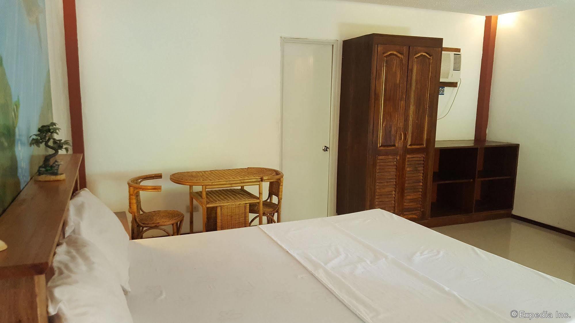 Cooper'S Beach Resort Lucbuan Εξωτερικό φωτογραφία