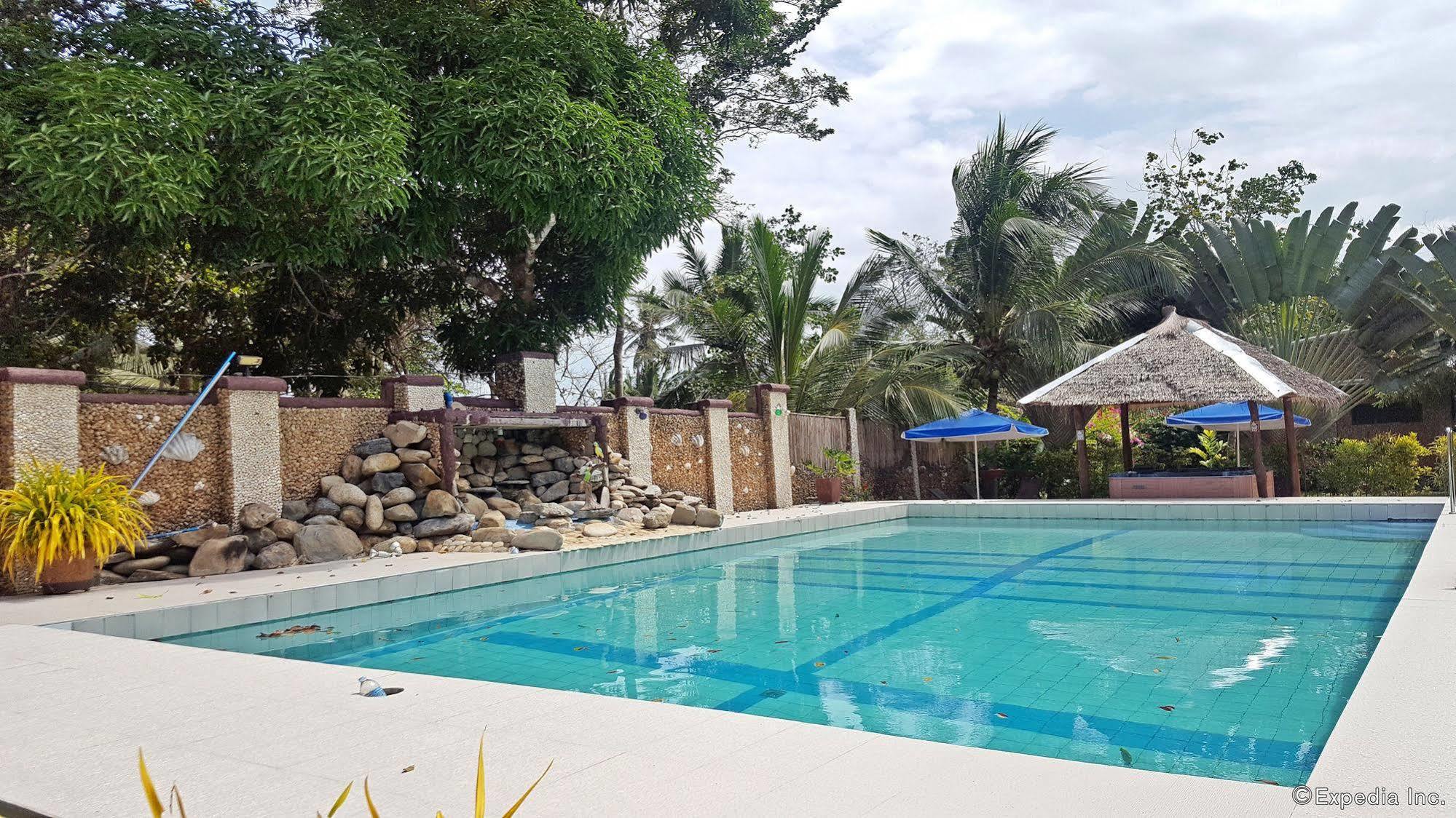 Cooper'S Beach Resort Lucbuan Εξωτερικό φωτογραφία